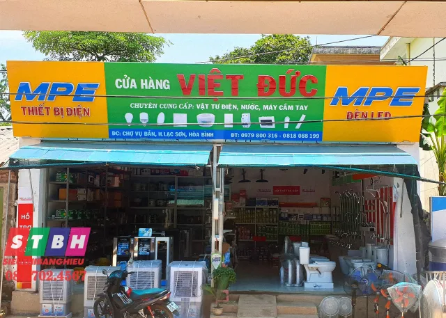 Bảng hiệu cửa hàng điện nước với đèn LED