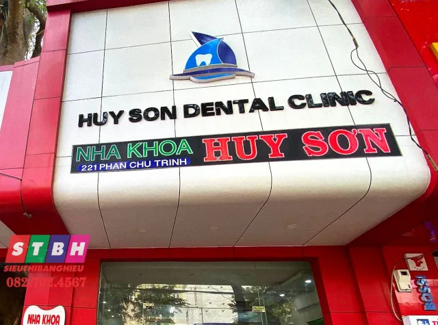 Bảng hiệu nha khoa đẹp đơn giản nhưng chuyên nghiệp