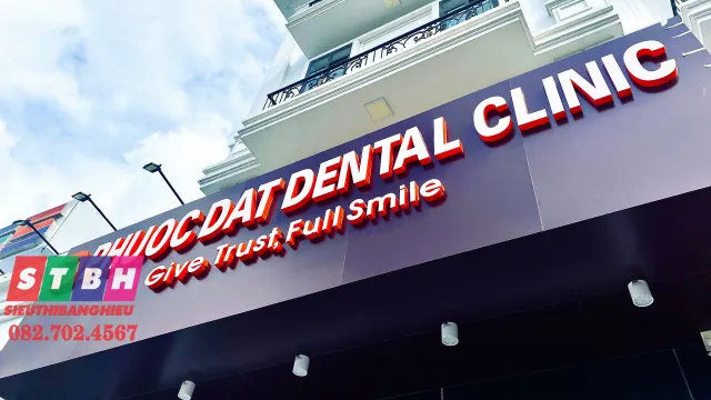 Bảng hiệu nha khoa uy tín dễ lắp đặt và bảo trì