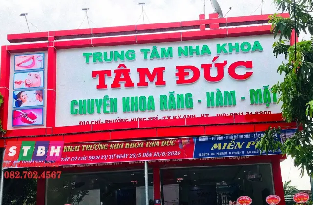 Bảng hiệu nha khoa uy tín thiết kế tối ưu nhận diện