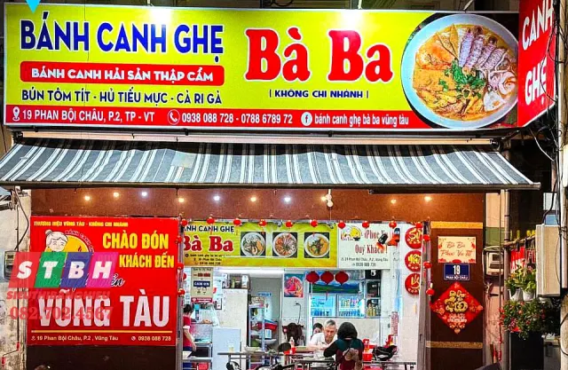 Bảng hiệu bánh canh được lắp đặt chắc chắn