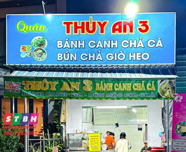 Bảng hiệu bánh canh phong cách chợ quê truyền thống