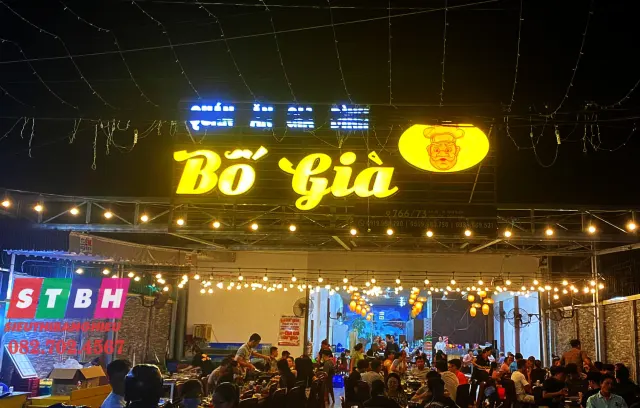 Thiết kế bảng hiệu quán ăn gia đình đẹp rõ chữ