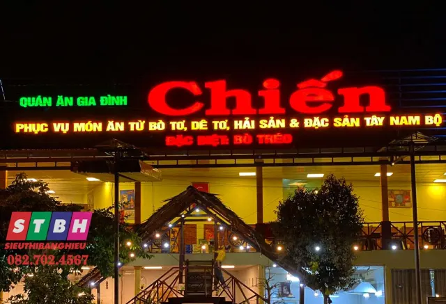 Bảng hiệu quán ăn gia đình sang trọng nhìn là muốn ghé ăn