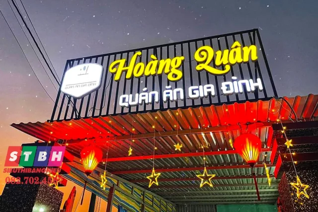 Bảng hiệu quán ăn gia đình đẹp thu hút khách vãng lai