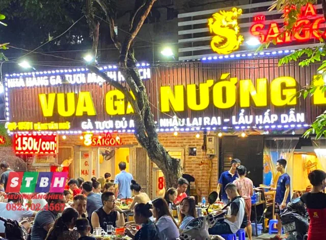 Bảng hiệu gà nướng đẹp sang trọng thu hút khách từ xa