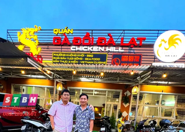 Bảng hiệu gà nướng uy tín thi công đúng kỹ thuật