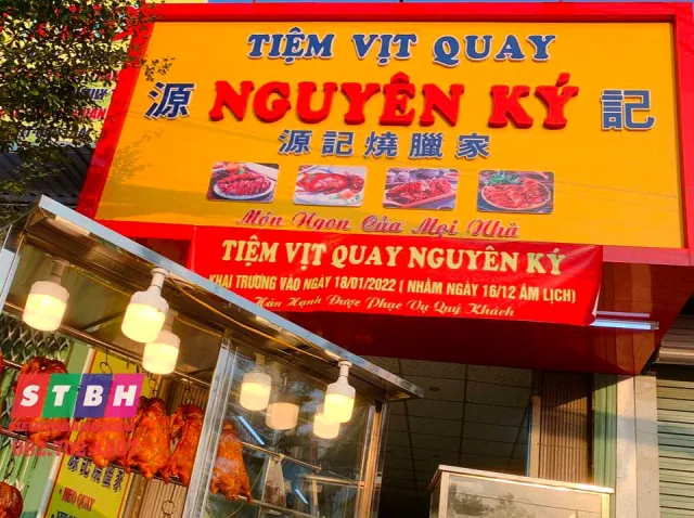 Bảng hiệu tiệm vịt quay đẹp sang trọng thu hút khách từ xa
