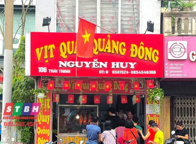 Bảng hiệu tiệm vịt quay đẹp giúp quán nổi bật giữa nhiều cửa hàng