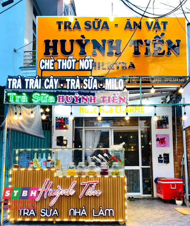 Bảng hiệu trà sữa ăn vặt hiện đại thi công nhanh chóng