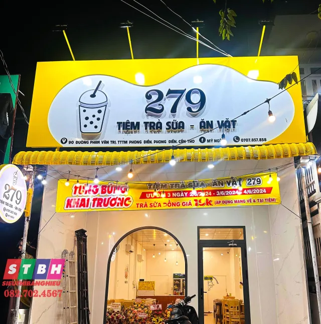 Bảng hiệu trà sữa ăn vặt sang trọng dễ nhìn cả ngày lẫn đêm