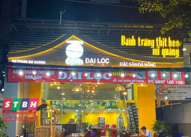 Bảng hiệu đồ ăn vặt sang trọng tăng độ tin cậy cho quán