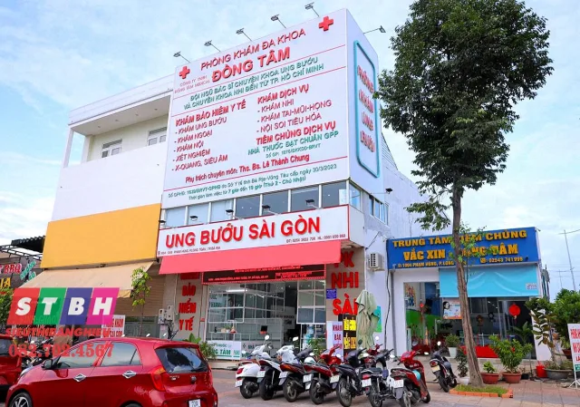 Bảng hiệu phòng khám đa khoa đẹp gọn gàng dễ đọc thông tin
