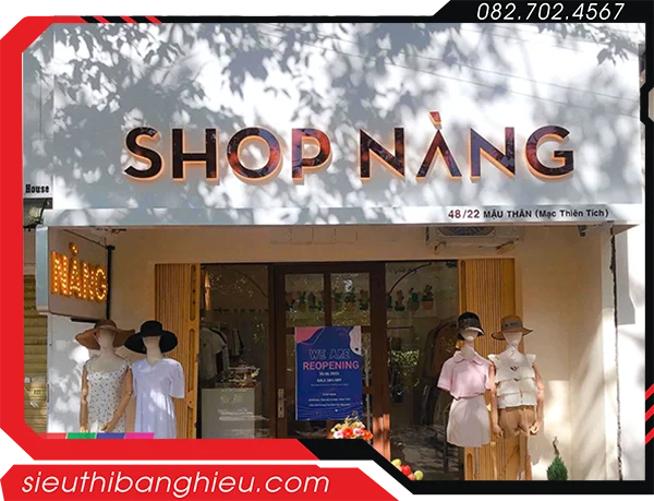 Bảng hiệu shop quần áo nữ