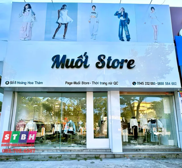 Bảng hiệu shop quần áo nữ sang trọng giúp nâng tầm thương hiệu