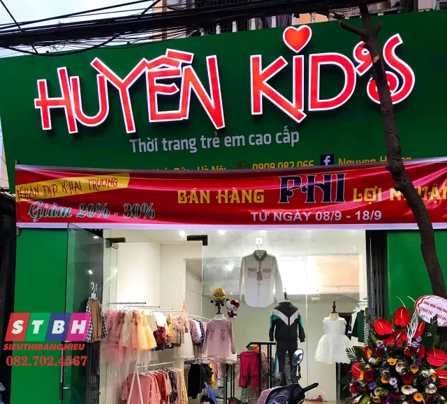 Bảng hiệu shop quần áo trẻ em đẹp, phù hợp cửa hàng nhỏ