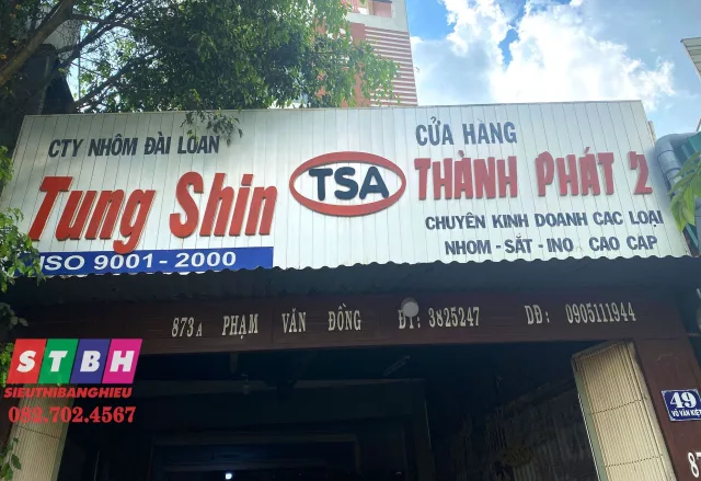 Bảng hiệu cửa hàng sắt thép uy tín thi công đúng kỹ thuật