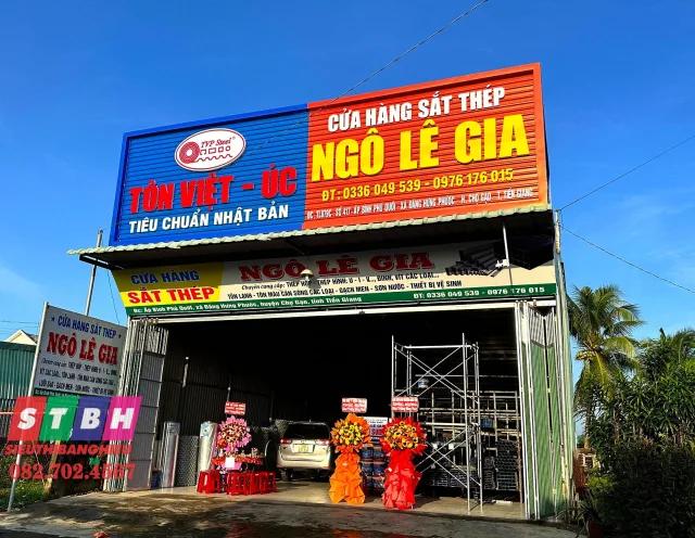 Bảng hiệu cửa hàng sắt thép sang trọng tăng độ nhận diện thương hiệu