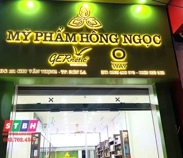 Bảng hiệu shop mỹ phẩm sang trọng kết hợp đèn LED nổi bật