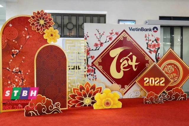 Backdrop tất niên 2026 đẹp giá rẻ thi công nhanh chóng