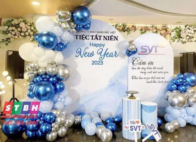 Backdrop Year End Party sang trọng dễ kết hợp trang trí sự kiện