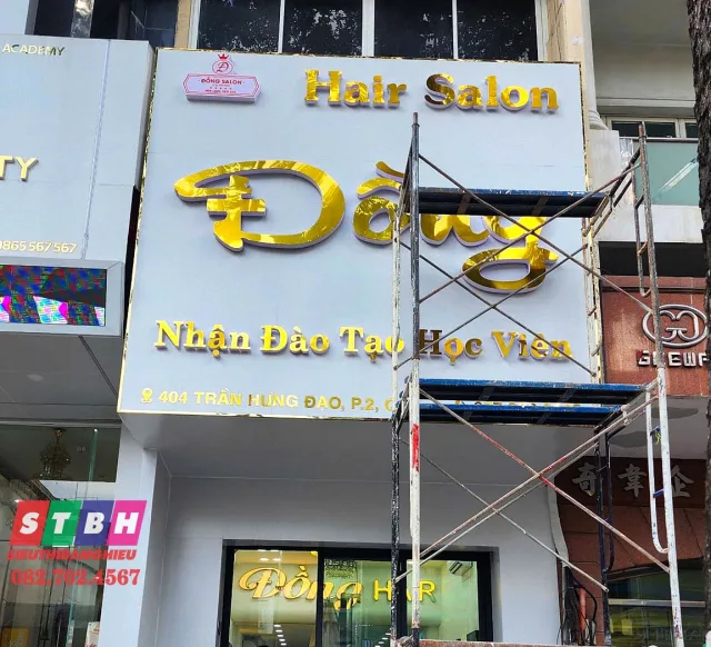 Thi công bảng hiệu Đồng Hair Salon tại 404 Trần Hưng Đạo, Quận 5