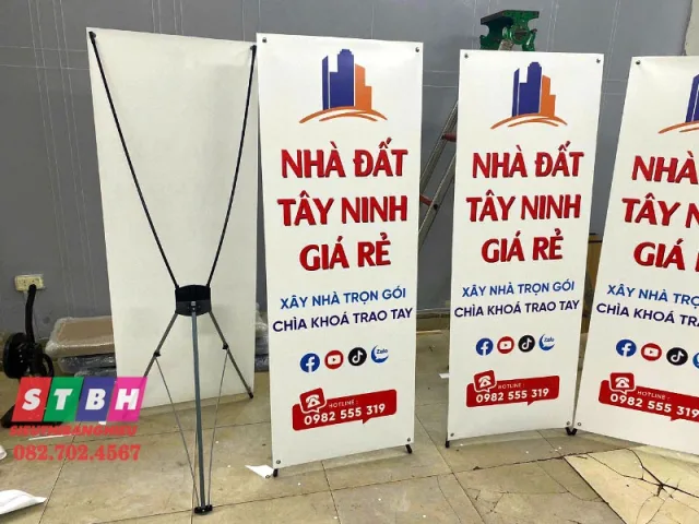 Standee Chữ X đẹp giá rẻ thiết kế nổi bật chuyên nghiệp