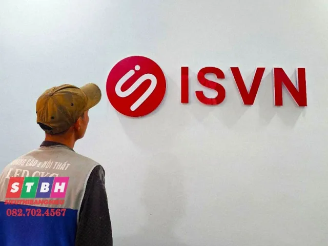 Logo mica nổi chân formex