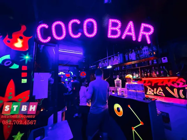 ảng Hiệu Bar Club cao cấp nổi bật về đêm