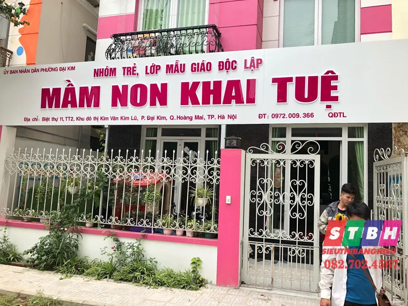 Bảng hiệu trường mầm non thiết kế sinh động cho bé