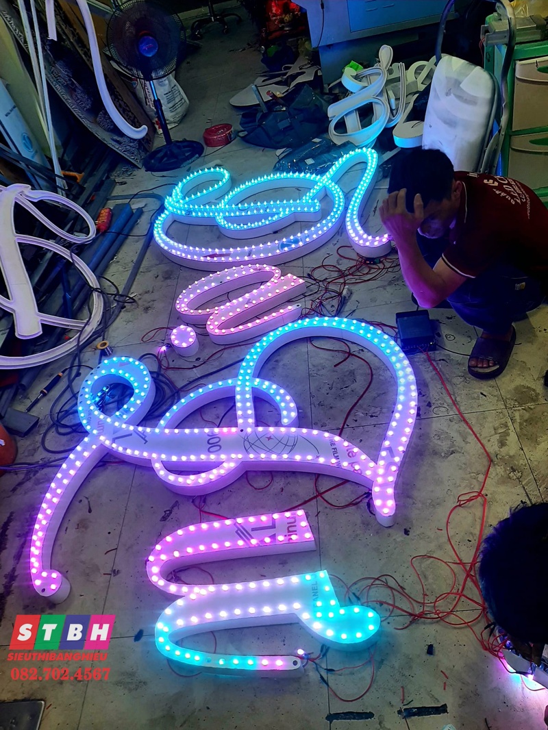 Thi công tại xưởng chữ nổi mica