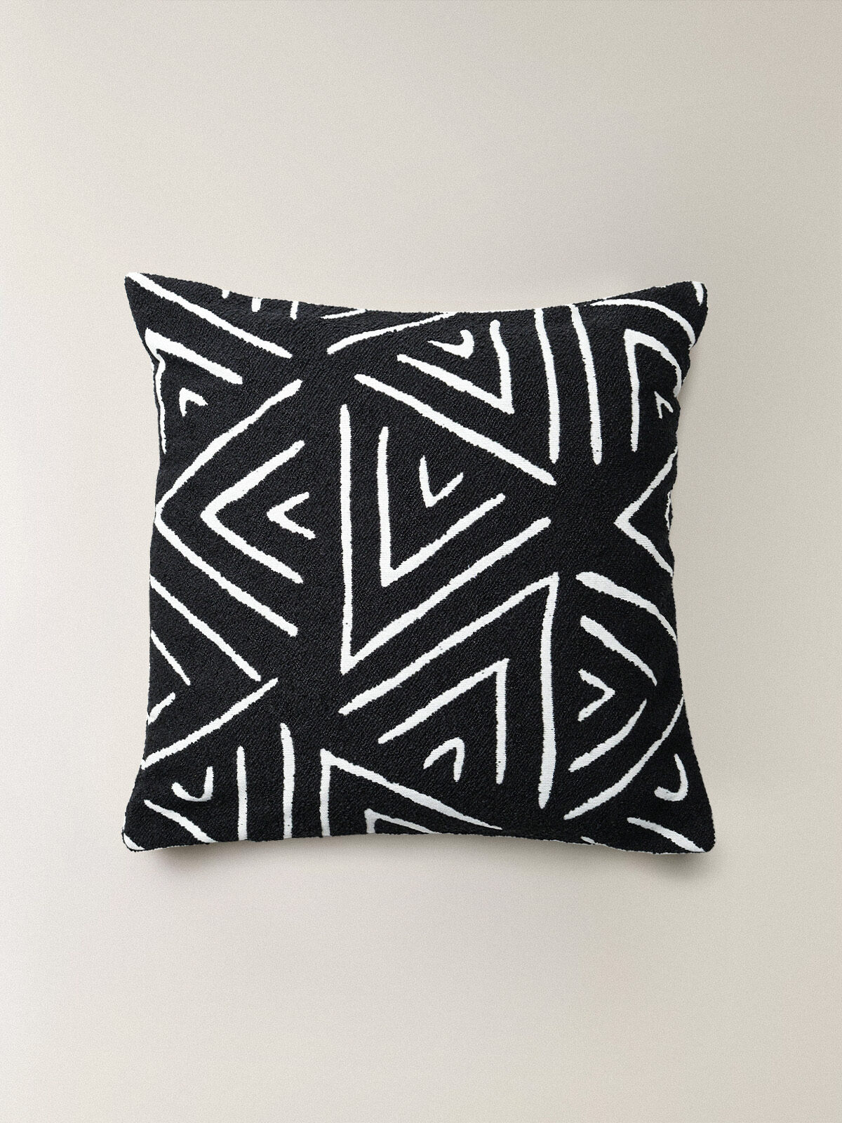 CASHINOS & PILLOW COVER Hover