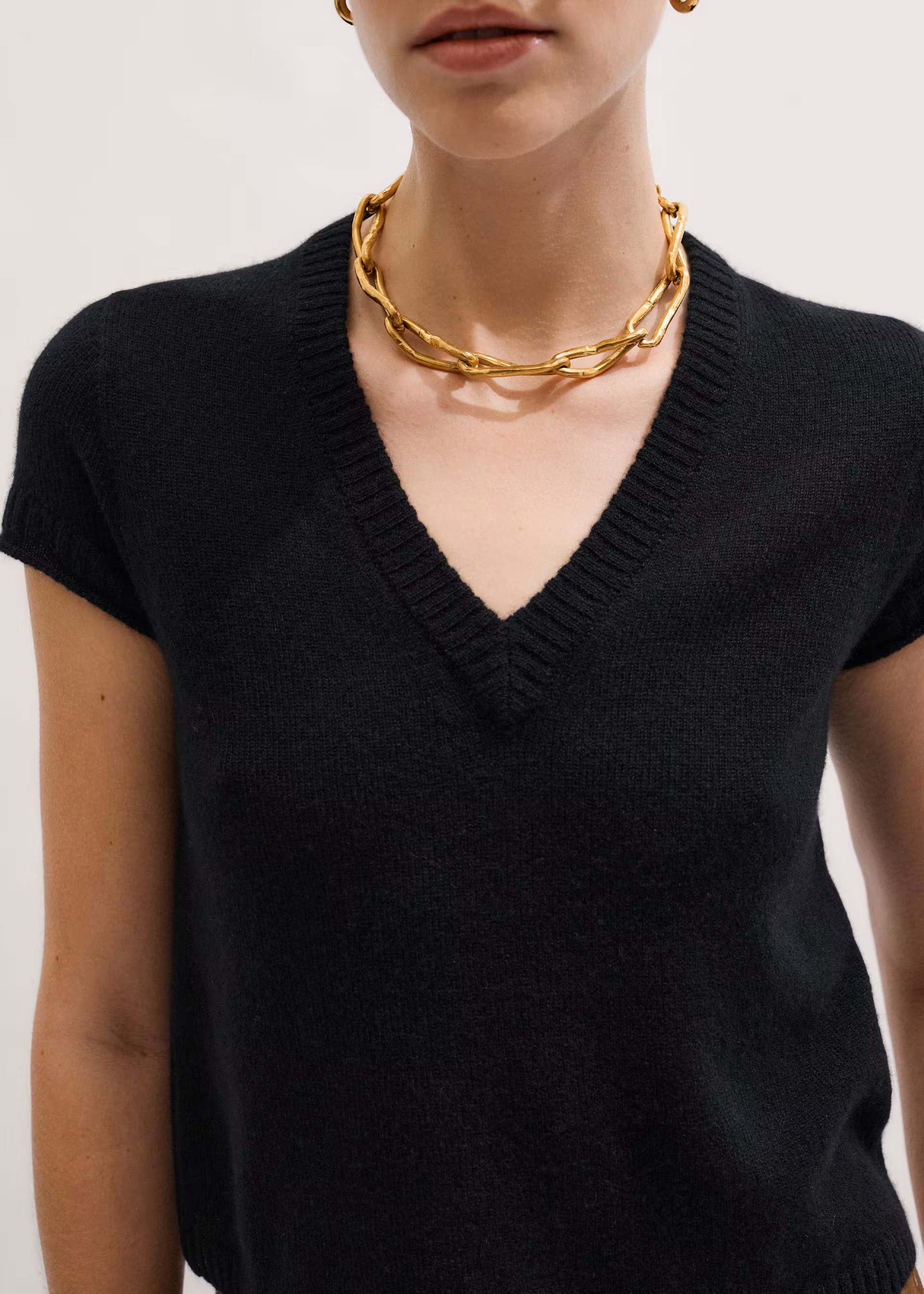 Cashmere V-Neck Shrunken Baby Tee