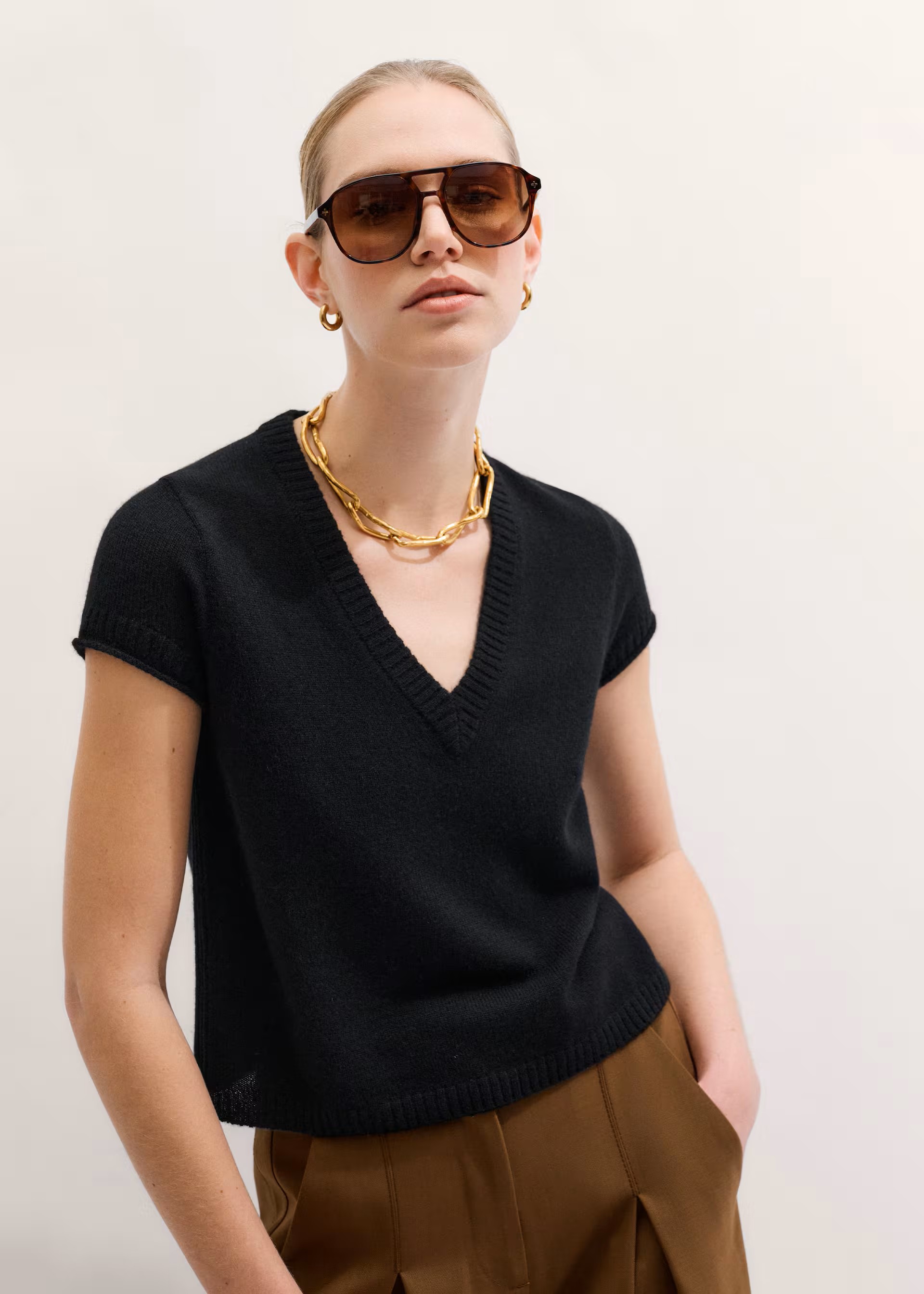 Cashmere V-Neck Shrunken Baby Tee