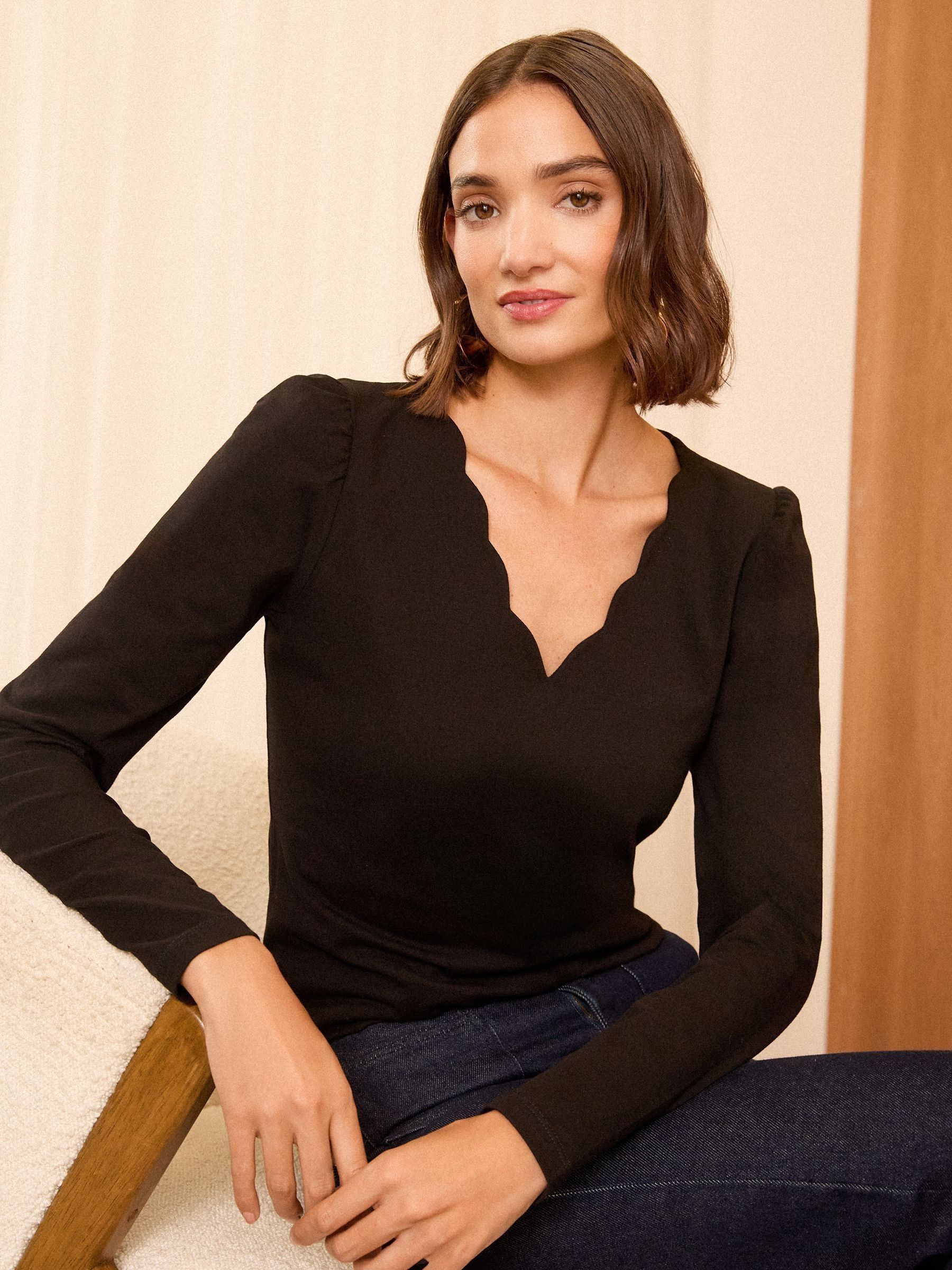 Scallop V-Neck Long Sleeve Jersey Top