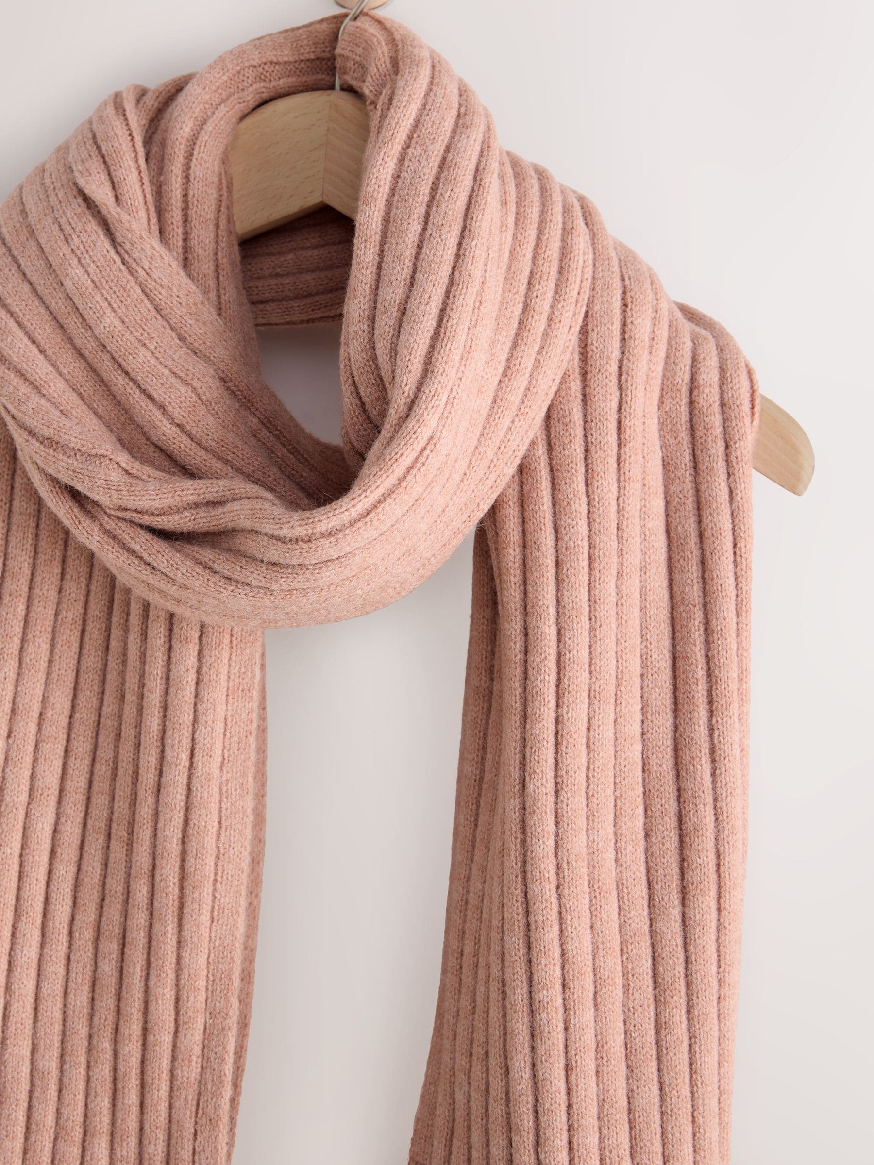 Pink - Knitted ribbed scarf