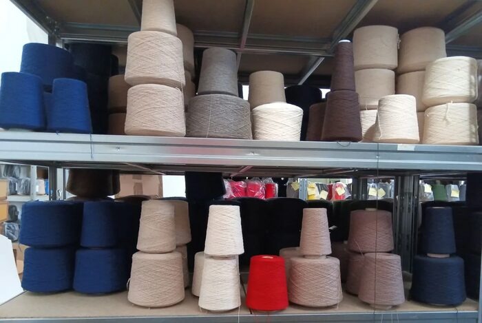 Warehouse shelf with yarn cones
