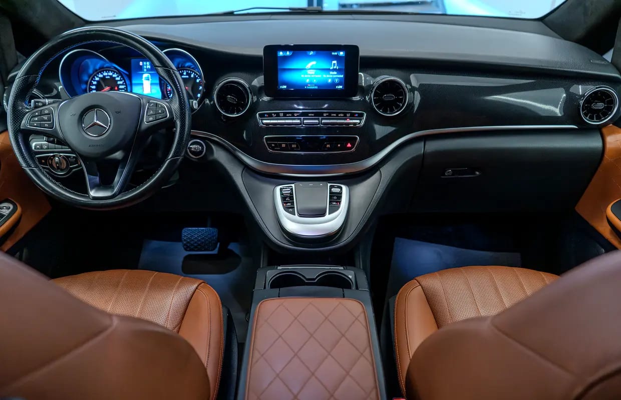 2021 Mercedes-Benz V 250, Falcon Edition, Excellent Condition, GCC Specs - Thumbnail 8