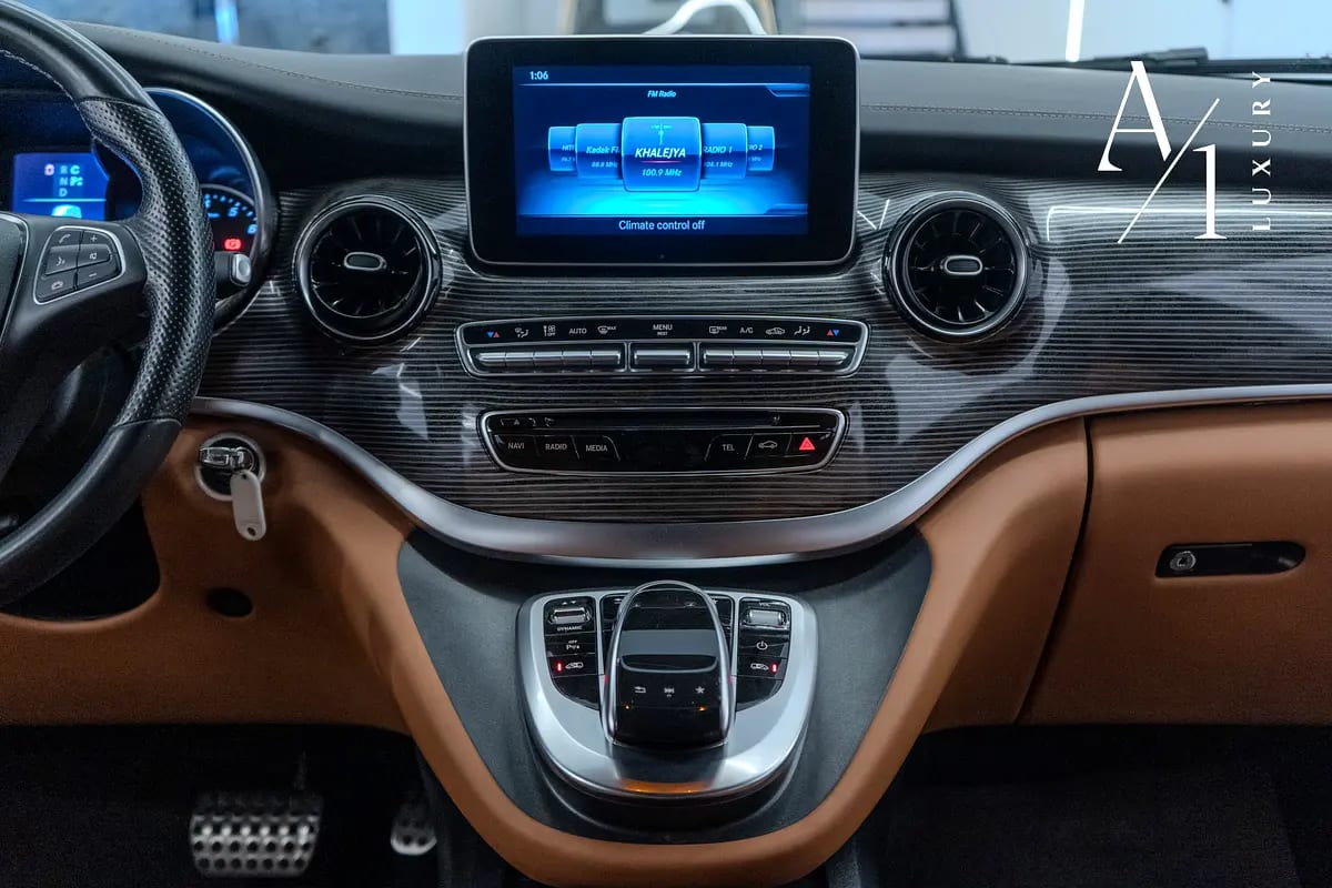 2020 Mercedes V250, Warranty, Brabus kit, Perfect Condition, GCC spec - Thumbnail 10
