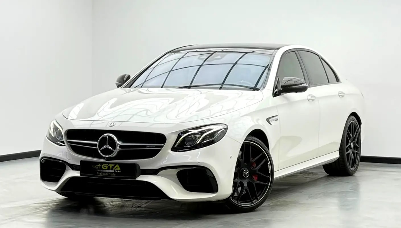 2018 Mercedes Benz E63 S AMG, Full Service History, Carbon Fiber Package, Excellent Condition, GCC - Thumbnail 1