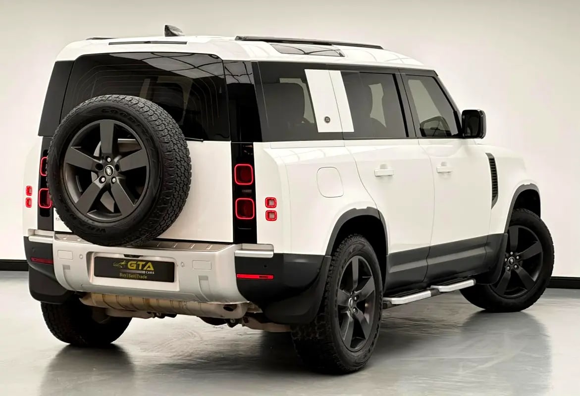2024 Land Rover Defender 110 SE P300, Sep/2028 Land Rover Warranty, Full Service History, GCC - Thumbnail 4