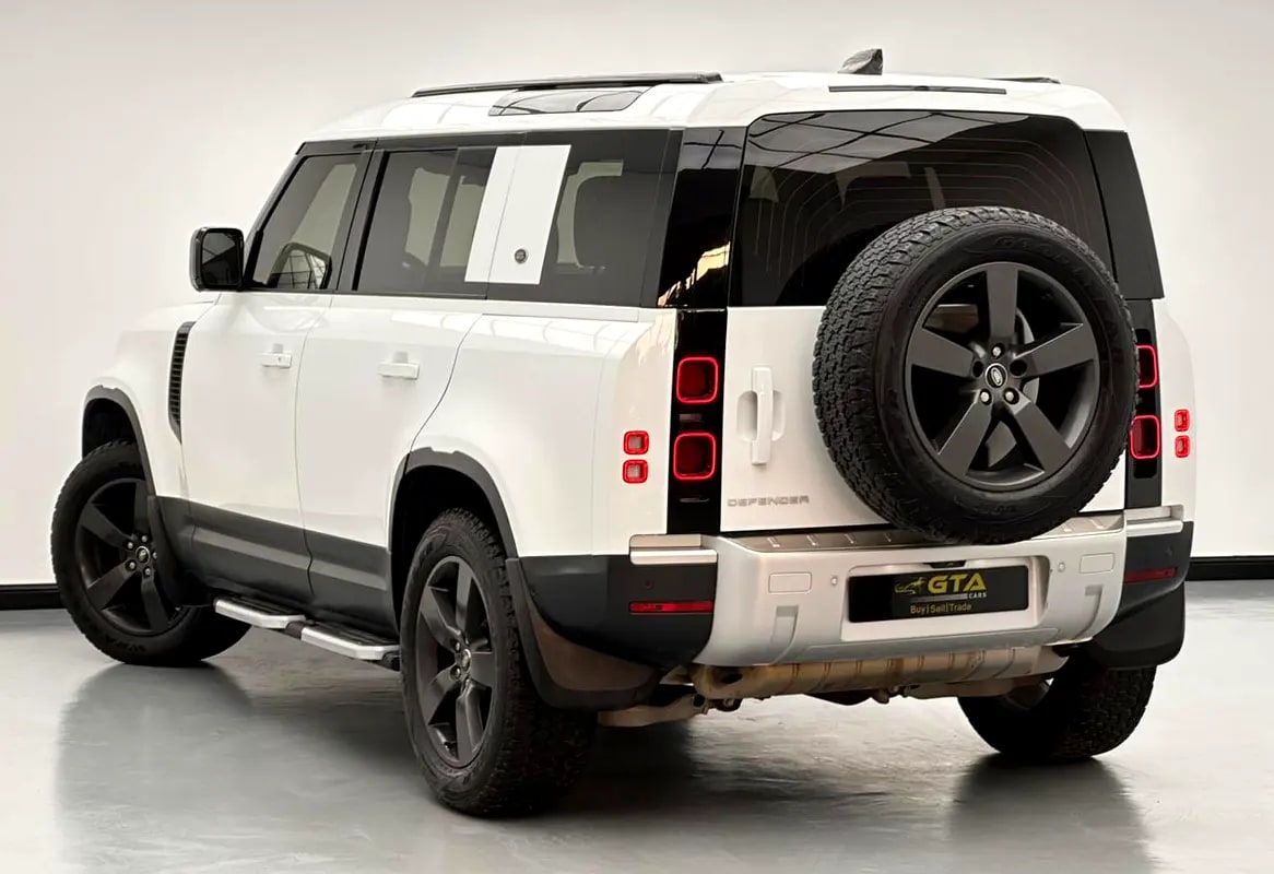 2024 Land Rover Defender 110 SE P300, Sep/2028 Land Rover Warranty, Full Service History, GCC - Thumbnail 6