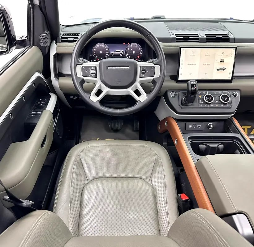 2024 Land Rover Defender 110 SE P300, Sep/2028 Land Rover Warranty, Full Service History, GCC - Thumbnail 8