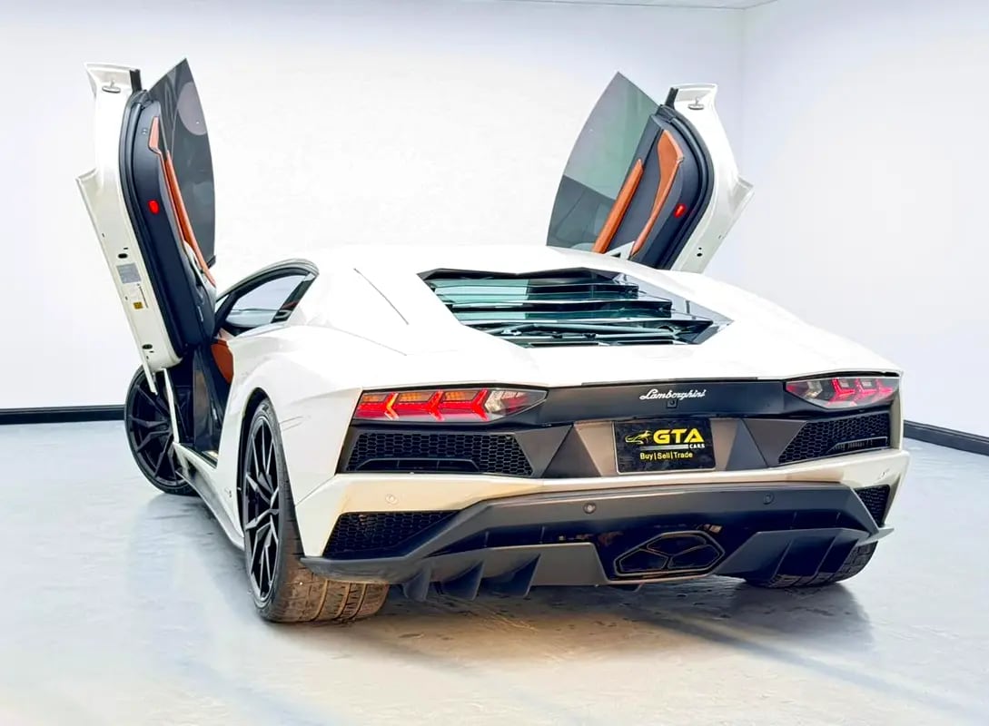 2017 Lamborghini Aventador S Roadster, Lamborghini Service History, Excellent Condition, GCC - Thumbnail 4