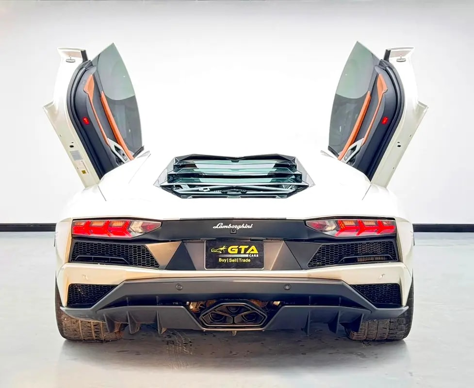 2017 Lamborghini Aventador S Roadster, Lamborghini Service History, Excellent Condition, GCC - Thumbnail 5