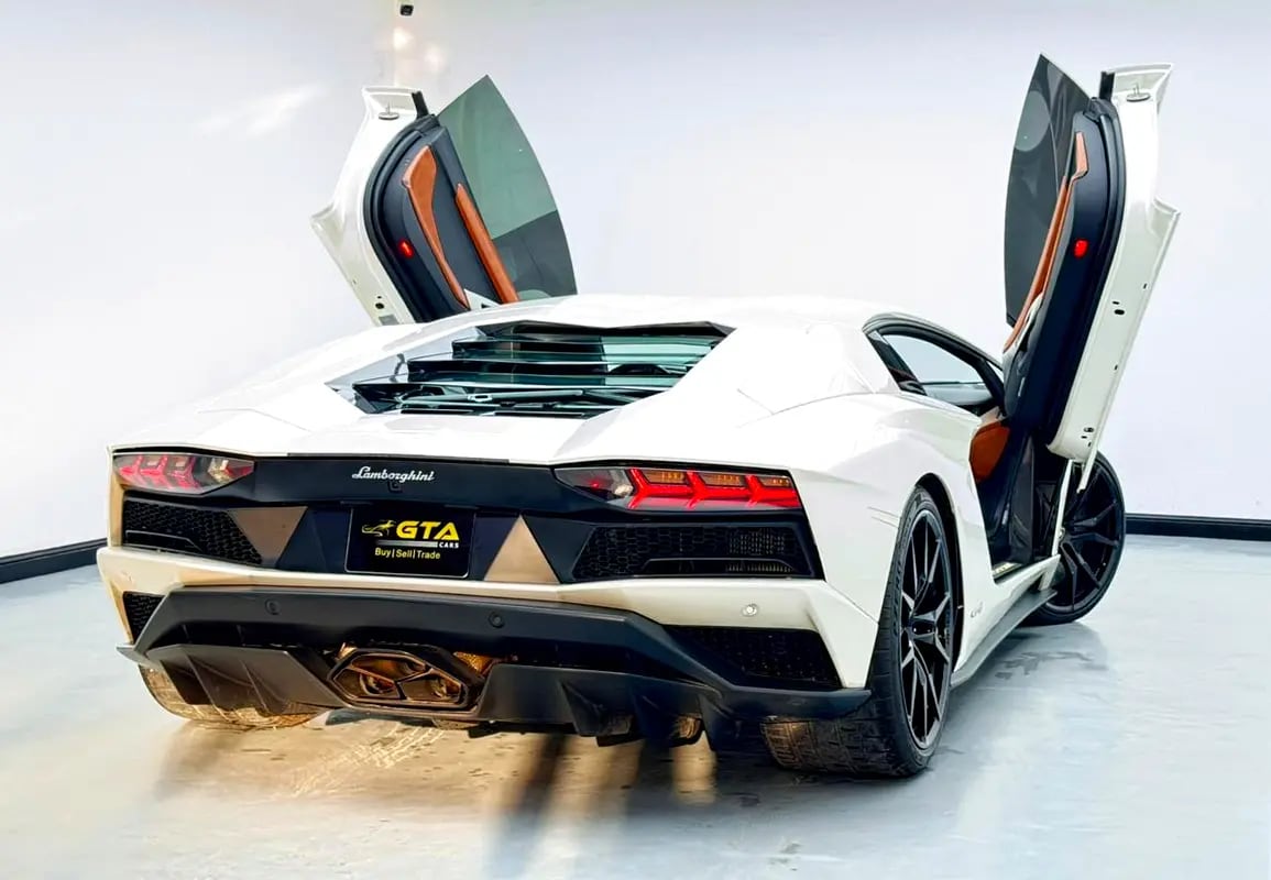 2017 Lamborghini Aventador S Roadster, Lamborghini Service History, Excellent Condition, GCC - Thumbnail 6