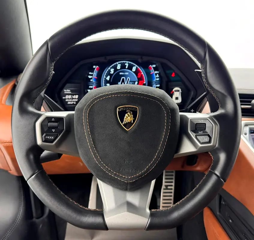 2017 Lamborghini Aventador S Roadster, Lamborghini Service History, Excellent Condition, GCC - Thumbnail 9