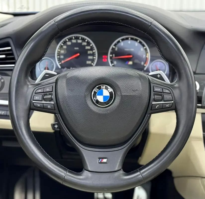 2013 BMW M5, Full Service History, Excellent Condition, GCC - Thumbnail 7