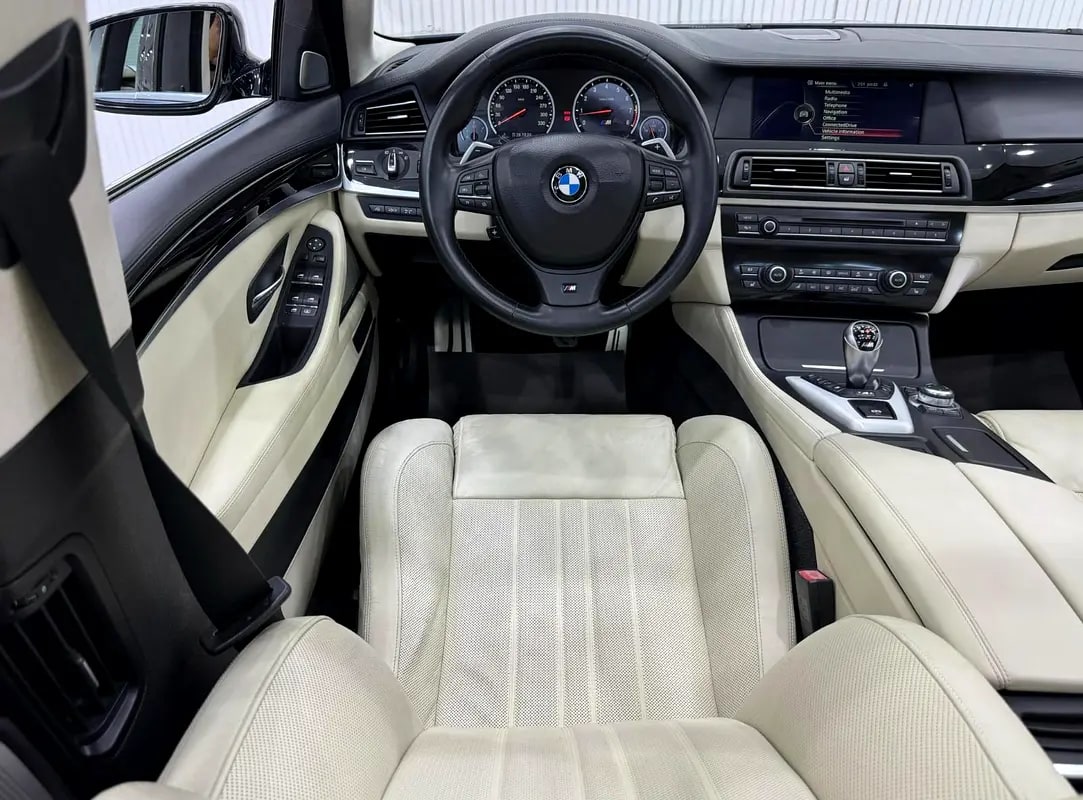 2013 BMW M5, Full Service History, Excellent Condition, GCC - Thumbnail 8