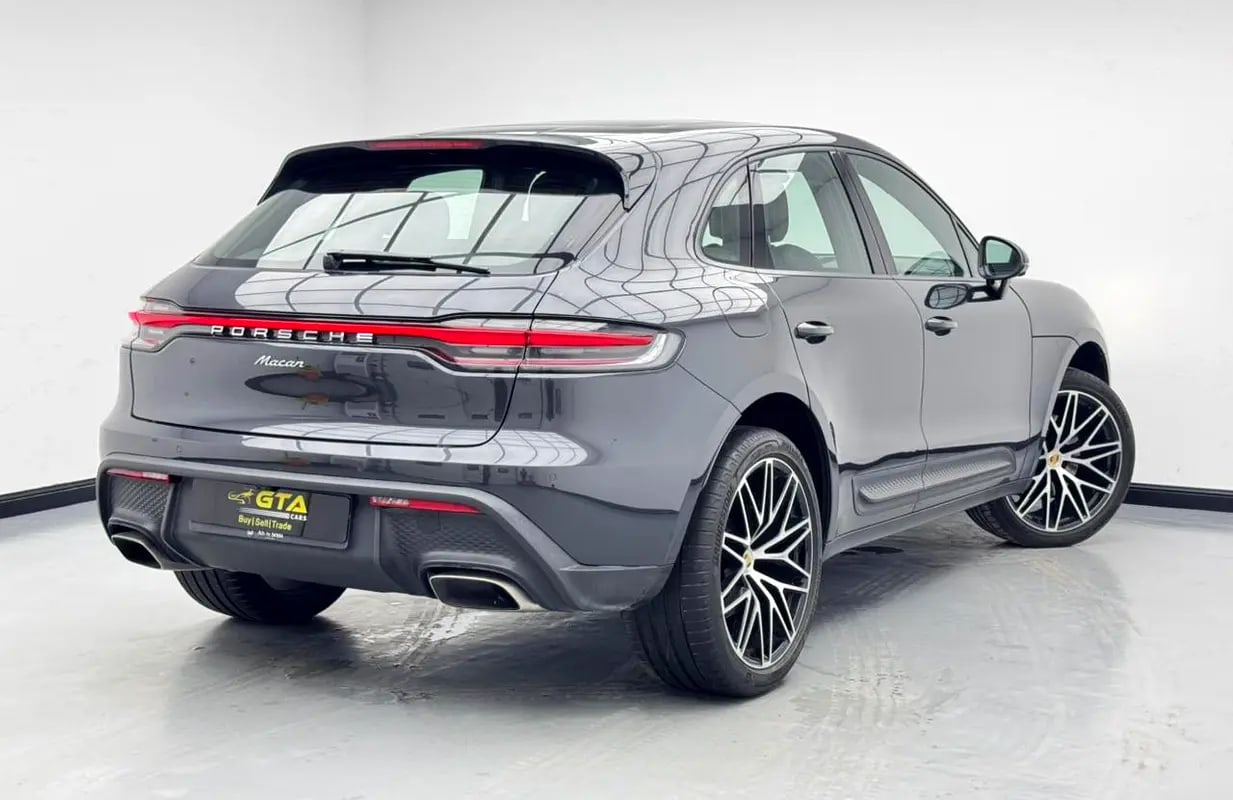 2023 Porsche Macan, Porsche Service History, 1 Year warranty, Excellent Condition, GCC - Thumbnail 6